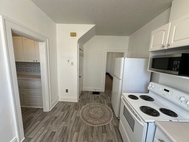 Building Photo - Thurman Ave 273-275 WAG