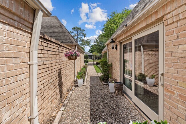 Building Photo - 40 Wellington Ct