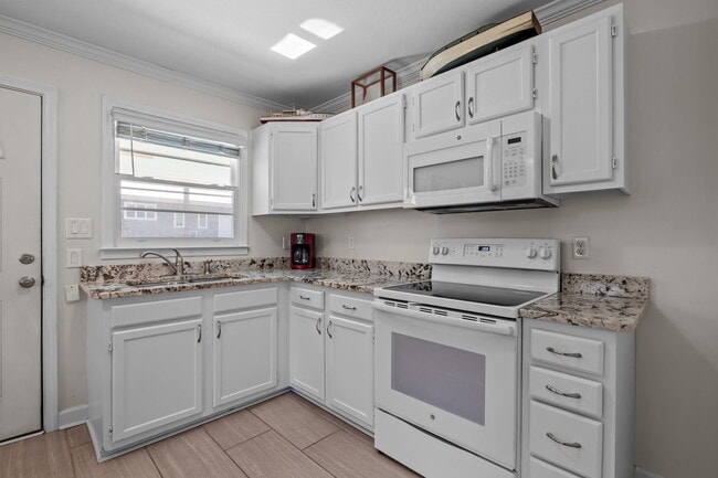 Building Photo - 182 Lewistown Rd