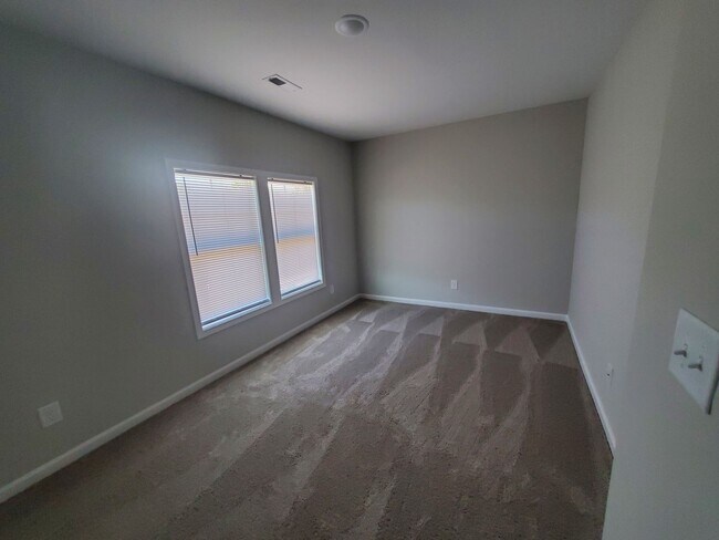 Building Photo - NEW TOWNHOME BUIKT MARCH 2023!