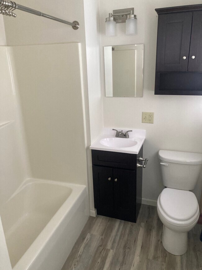 bathroom - 101 Montrose Ave