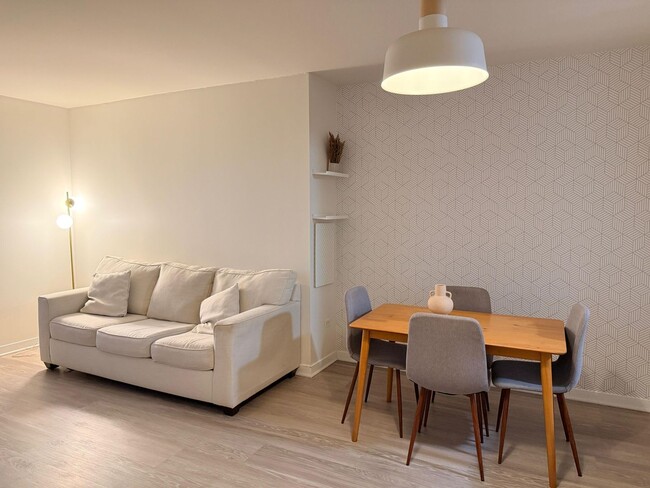 Building Photo - 1160 S Michigan Ave