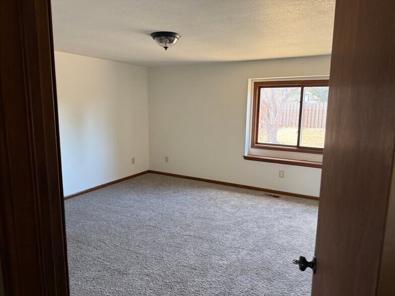 Building Photo - 2527 Courtland Ct