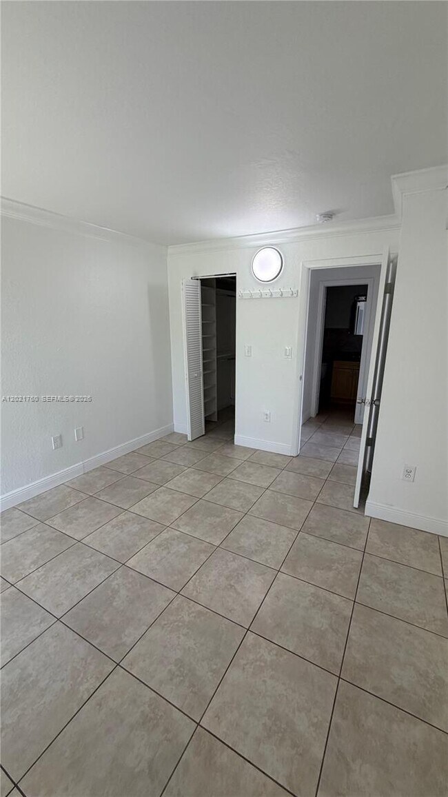 Building Photo - 3901 SW 109th Ave