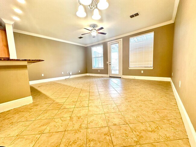 Building Photo - Spacious 3Bed/2.5Bath Townhouse in Quiet Neighborhood in Santa Rosa Beach