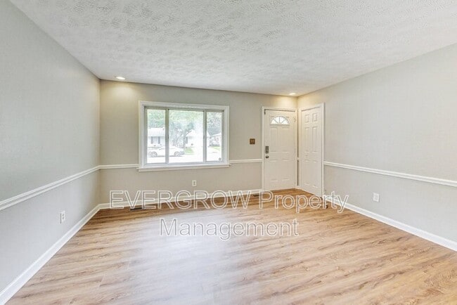 Building Photo - 3962 Strathmore Dr