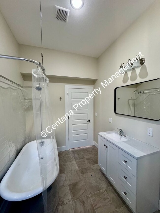 Building Photo - 614 N Alaska St