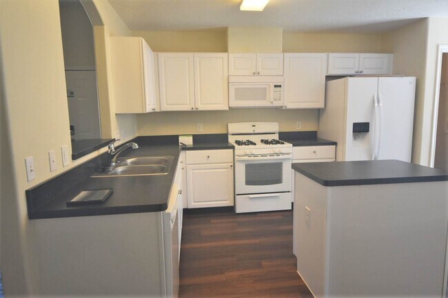 Building Photo - 8567 Chaletford Dr