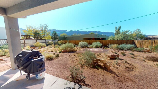 Building Photo - Partially Furnished Home