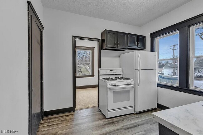 Building Photo - 1064 E 78th St