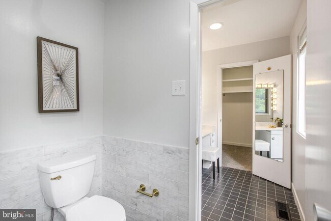 Building Photo - 3406 Woodvalley Dr