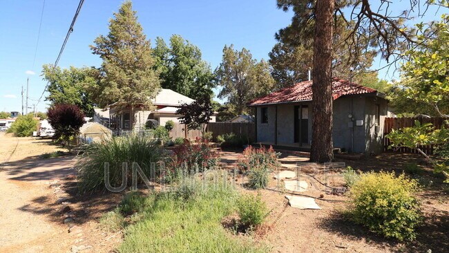 Building Photo - 1717 Cottonwood Ave