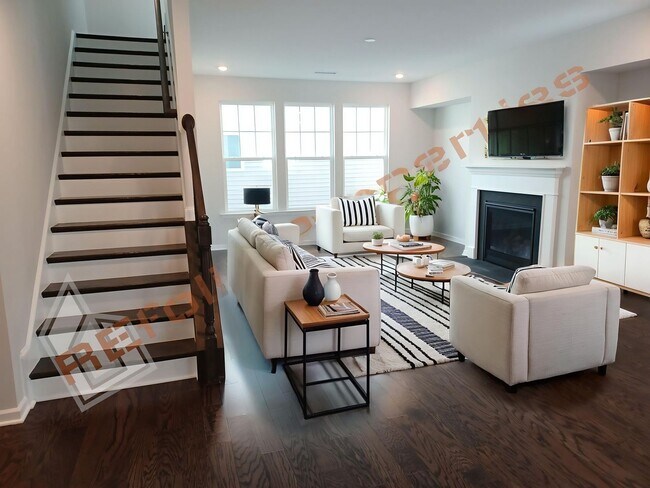 Building Photo - Gorgeous 4 Bedroom House with 1st Floor Pr...