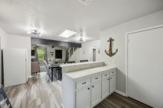 Building Photo - 10 Boat Launch Rd