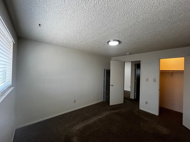 Building Photo - NE134-Robinson, Lorenz