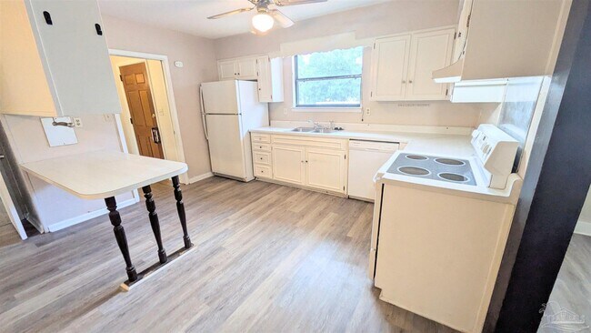 Building Photo - 1025 Revere Dr