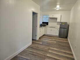 Building Photo - 144 Shenandoah Ln