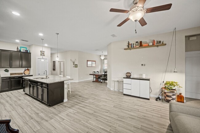 Building Photo - 6002 Daggerwing Wy