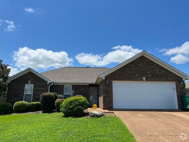 Building Photo - 121 Castleton Cv
