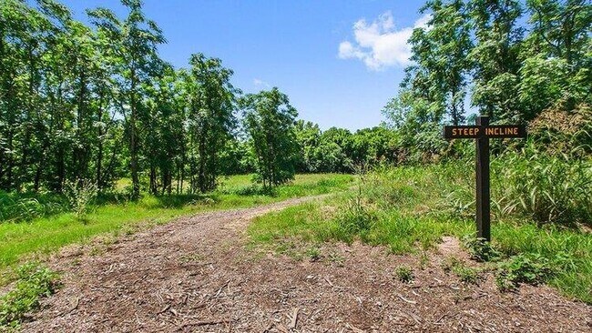Building Photo - 231 Trailside Ln