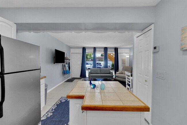 Building Photo - 4627 Bougainvilla Dr