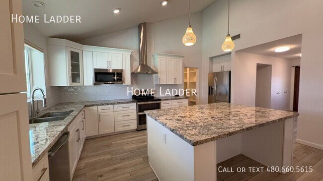 Building Photo - 4362 E Ludlow Dr
