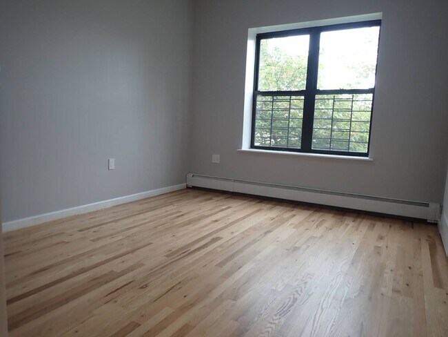 Building Photo - 982 Dumont Ave
