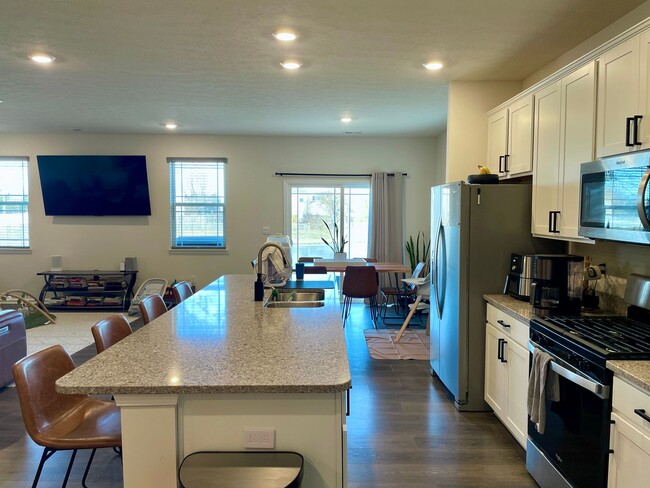 Building Photo - 3 Bed 2 Bath Available Now In Mccordsville!