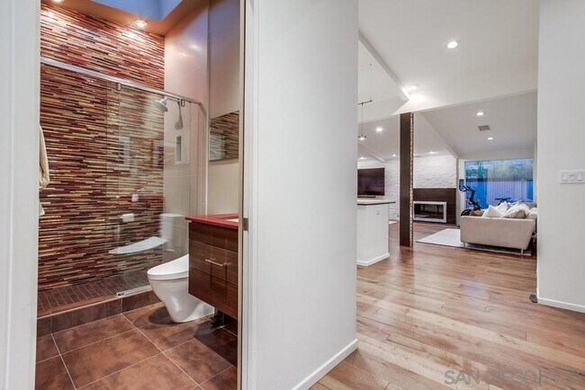 Building Photo - 4957 Pacifica Dr