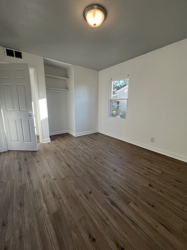 Building Photo - 715 St Barbara Ln