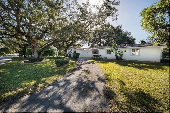 Primary Photo - 8390 SW 132nd St