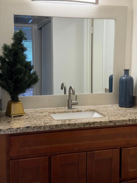 Building Photo - 4444 N 7th Ave