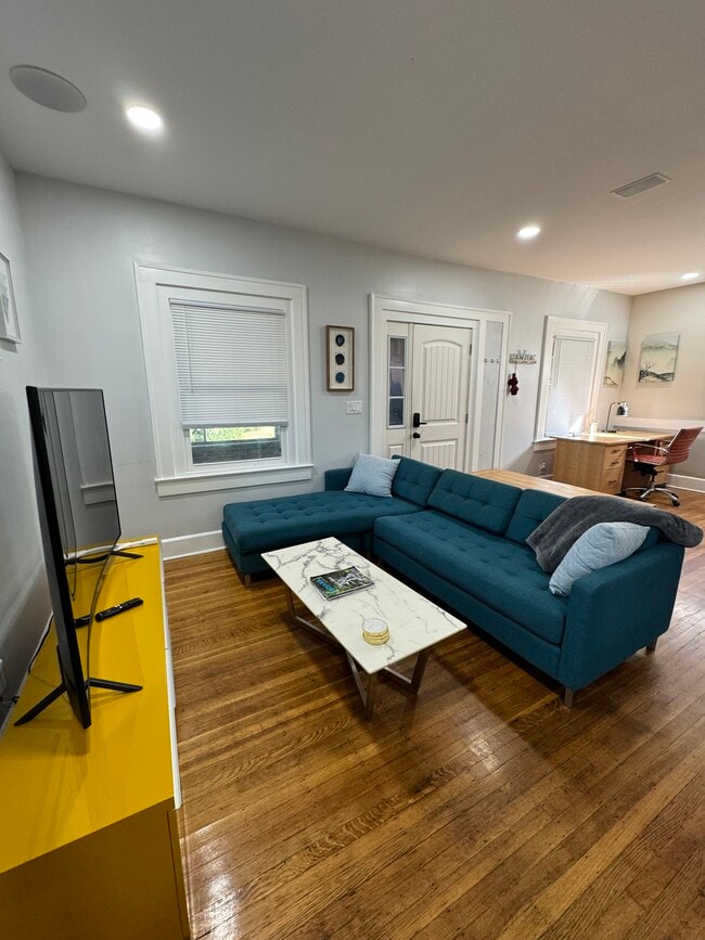 Building Photo - 1230 N Kealing Ave