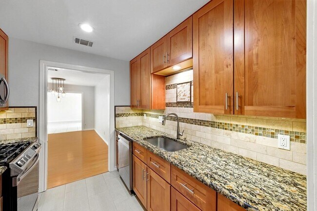 Building Photo - 6903 Moonmont Dr