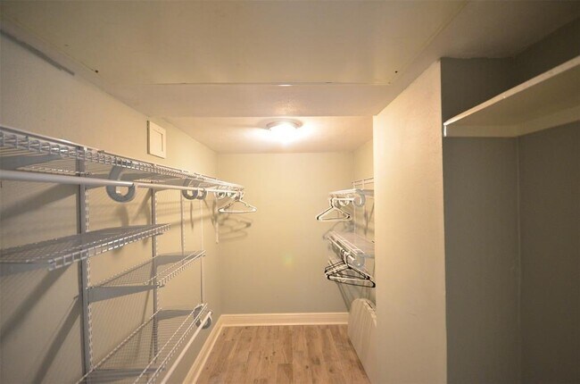 Building Photo - 9103 Braeburn Valley Dr