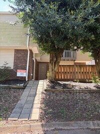 Building Photo - 9120 Woodpark Ln NW