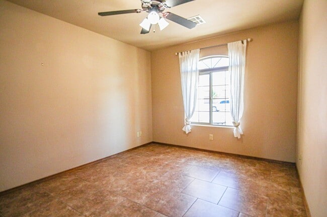 Building Photo - Beautiful 4 Bedroom/2 Bath Home