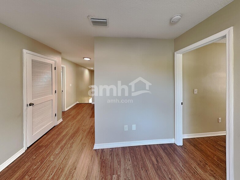 Building Photo - 5654 Aaron Ct