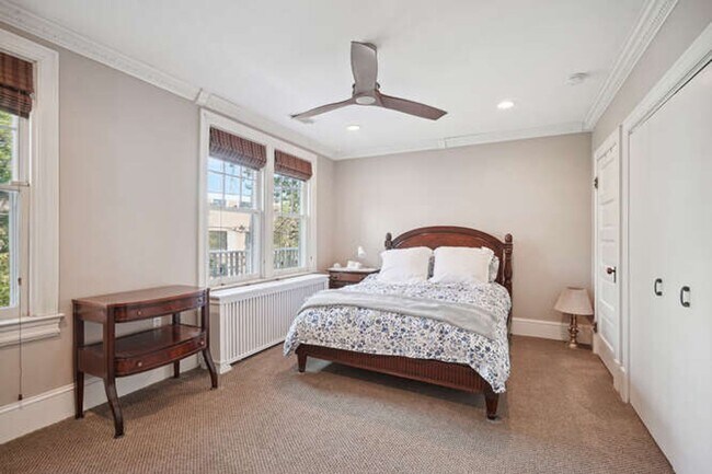 Building Photo - Cleveland Park 4 Bedroom plus den, 3.5 Bath