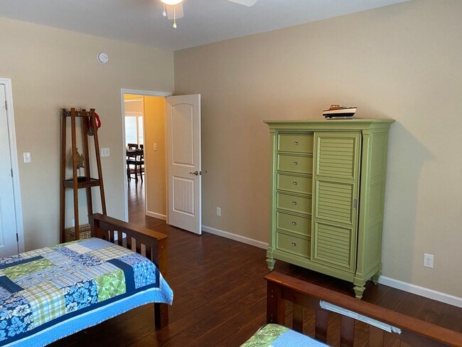 Building Photo - One Level Lake Gaston Home - Hubquarter Cr...