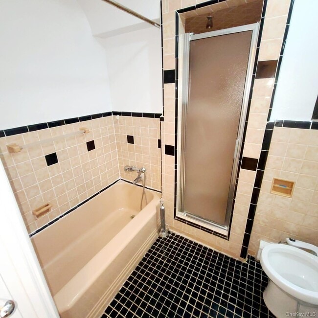 Building Photo - 72-38 Yellowstone Blvd