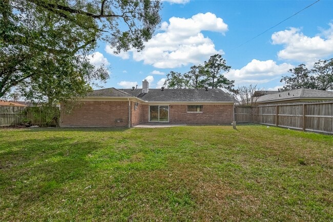 Building Photo - 9502 Skyline Dr