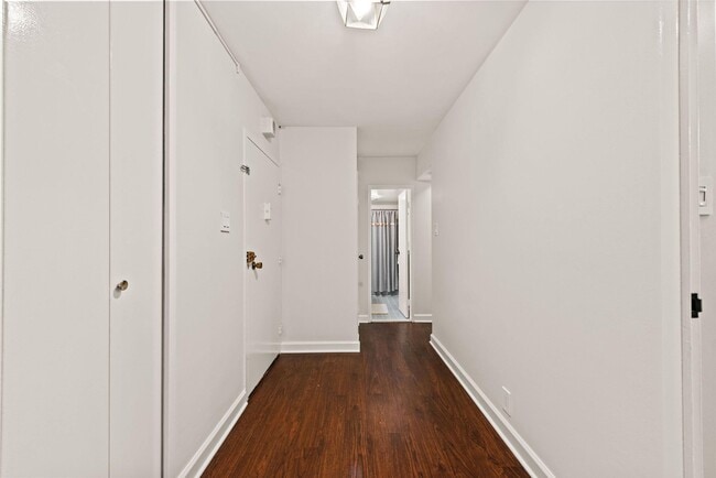Building Photo - 4201 Cathedral Ave NW