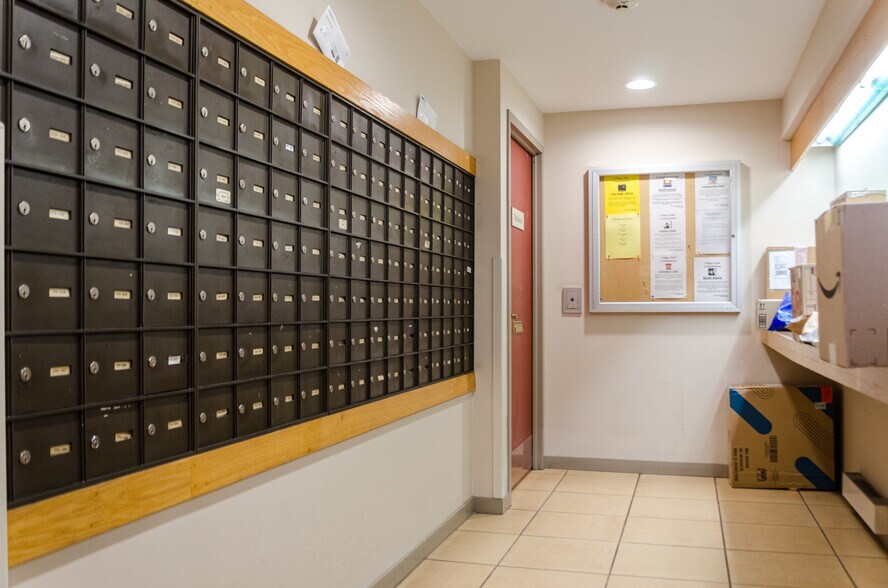 Building Photo - 173 Oak St