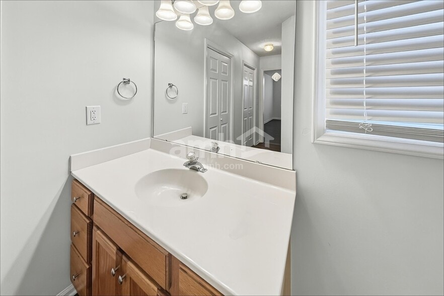 Building Photo - 4880 Manteo Ln