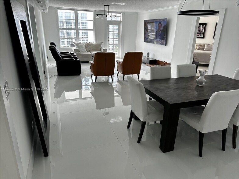 Building Photo - 2851 S Ocean Blvd