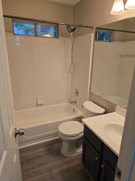Secondary Bath - 2016 Briar Trail Ct SW
