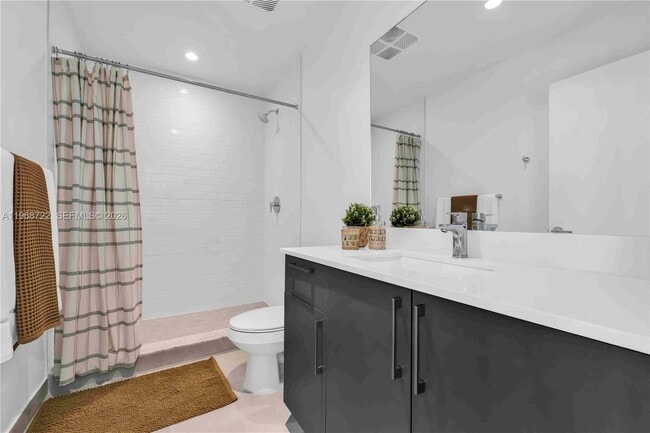 Building Photo - 1642 NE 1st Ave