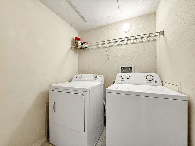 Building Photo - 402 S Armenia Ave