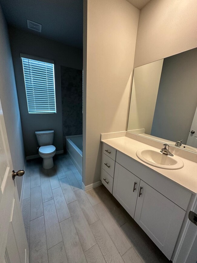 Building Photo - 826 Friendship Cir